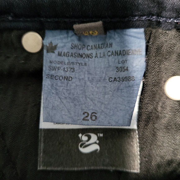 Second Yoga Jeans Women's Size 26 Black Wash Cut Off Capris - Picture 7 of 12